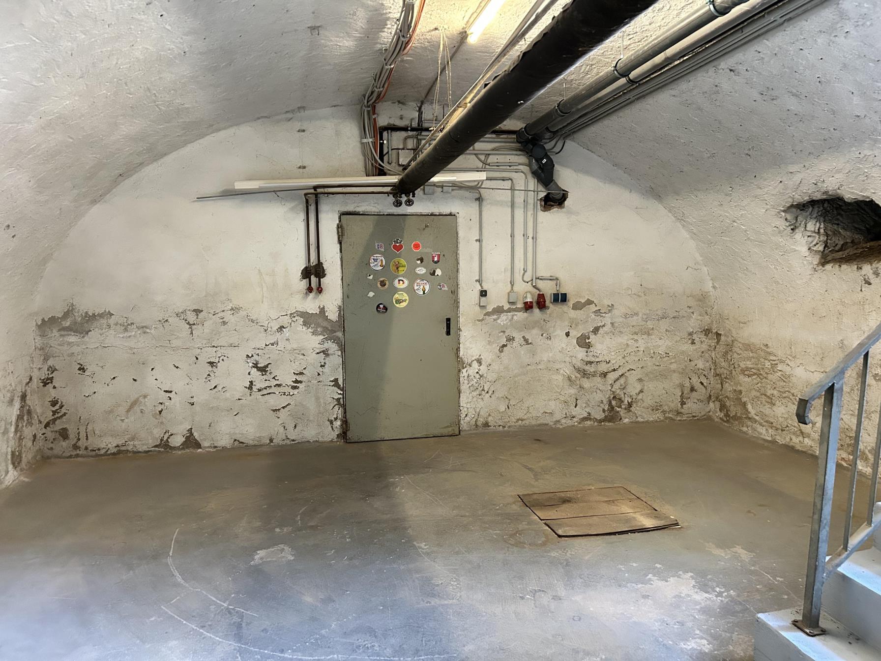 Gewölbekeller mit viel Platz zu vermieten !